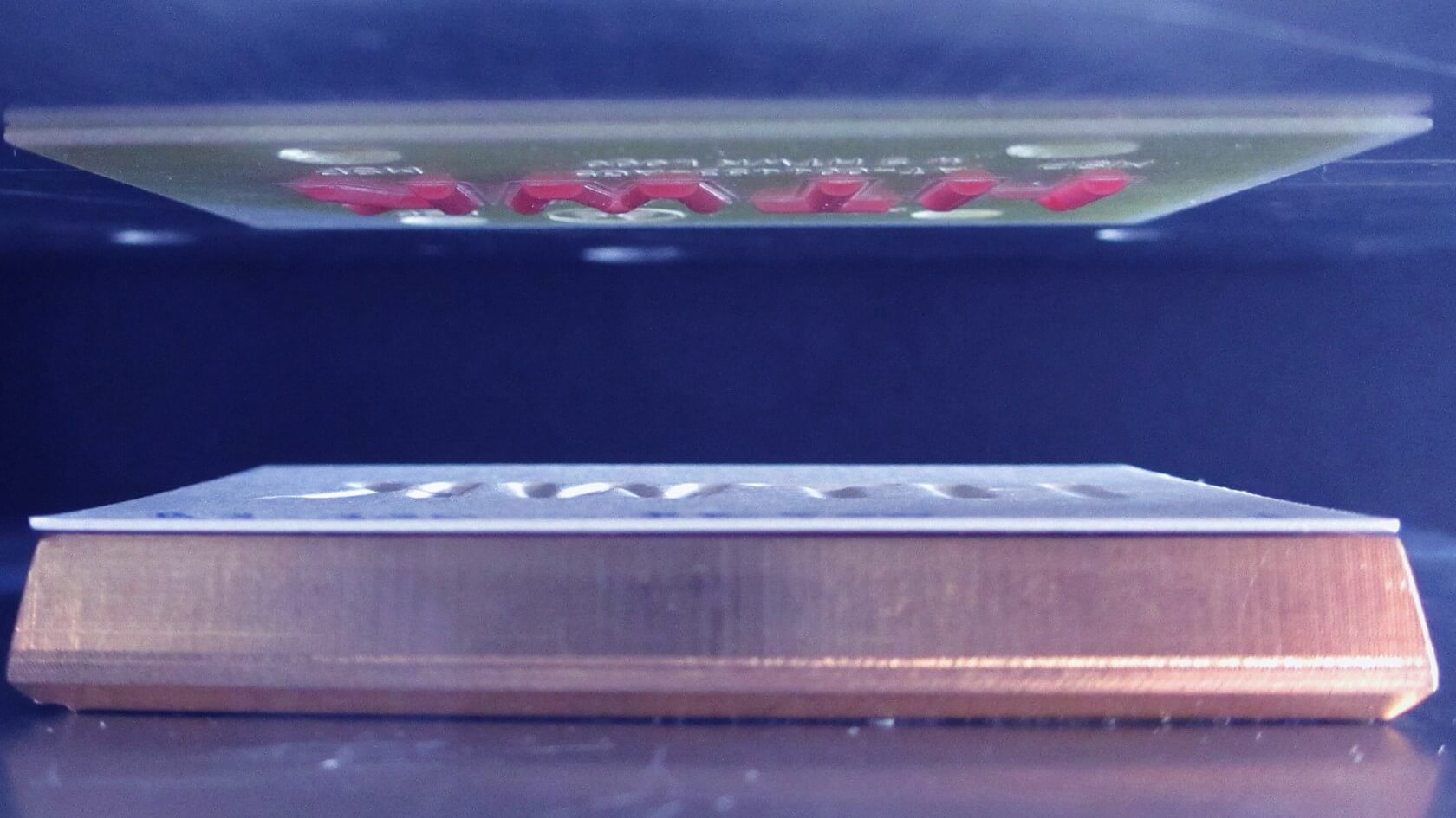 Prägeform und Gegenstück mit den Buchstaben HTWK